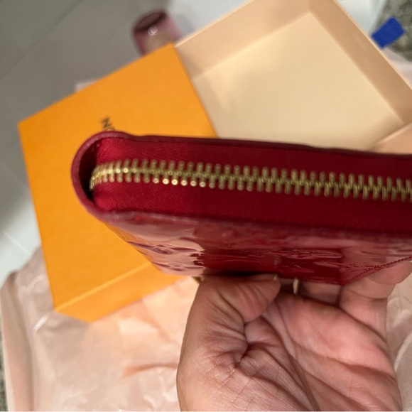 Louis Vuitton patent small compact zippy wallet - Picture 5 of 7
